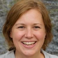 Imagen de una señora que compró un ritual de abre caminoss 